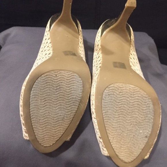 Elegant High Heeled Gold  Shoes - Picture 3 of 5